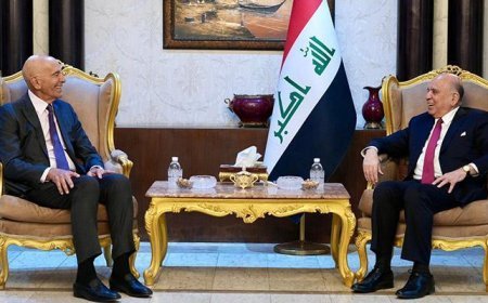 Irak Dışişleri Bakanı, ABD’nin Suriye Özel Temsilcisi Barrack ile görüştü