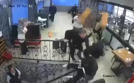 Kafede çıkan kavgada ortalık savaş alanına döndü: 100 bin liralık hasar