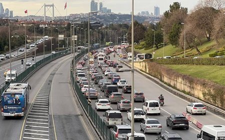 İstanbul'da iftar öncesi trafik resmen kilitlendi! Yoğunluk yüzde 85'lere geldi