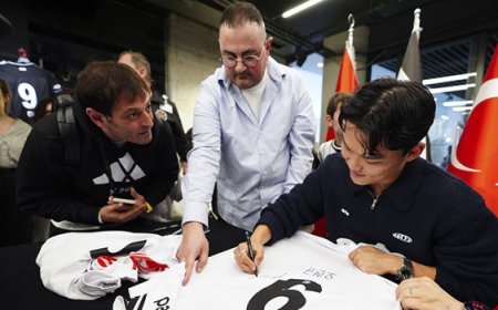 Hyeon-gyu Oh, imza gününde taraftarlarla buluştu