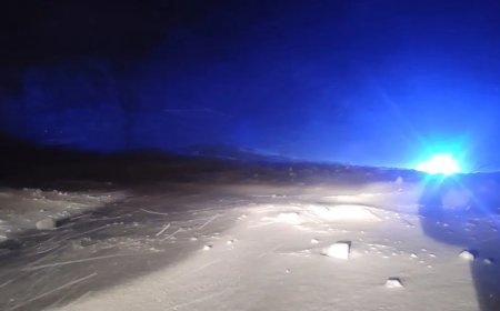 Eğribel Tüneli girişinde çığ düştü: Yol ulaşıma kapandı