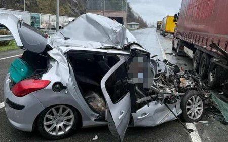 Artvin'de otomobil, TIR'a çarptı! 2 kişi öldü