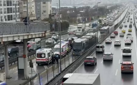 Avcılar'da metrobüs kazası. Yaralılar var