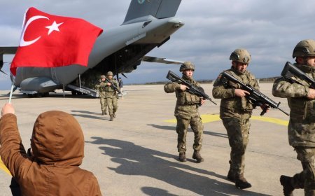 Almanya'da tatbikata katılan Mehmetçiklere duygulu karşılama