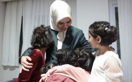 Bakan Göktaş, şehit aileleri ve devlet himayesindeki çocukları ziyaret etti