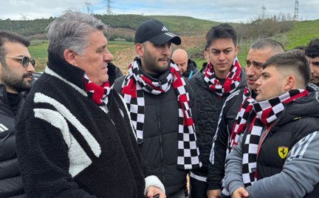 Serdar Adalı taraftarla birlikte maça geldi!