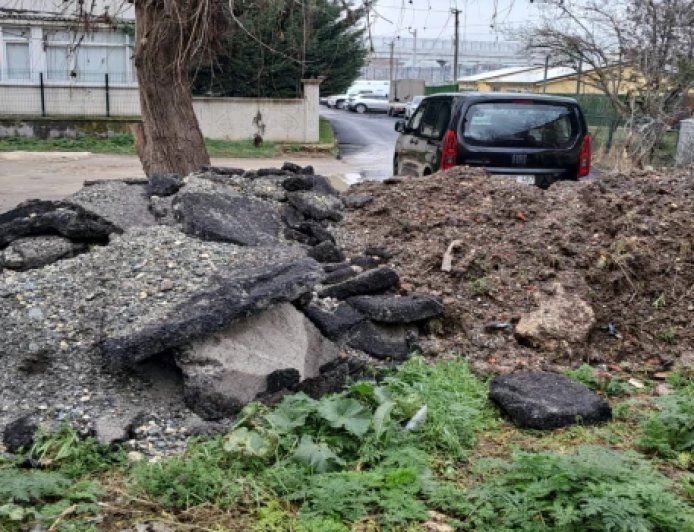 Asfalt Çalışması Bitti, Moloz Kaldı