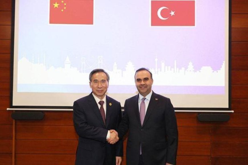 Bakan Kacır, Çin Uluslararası Ticareti Geliştirme Konseyi Başkanı Ren Hongbin ile bir araya geldi