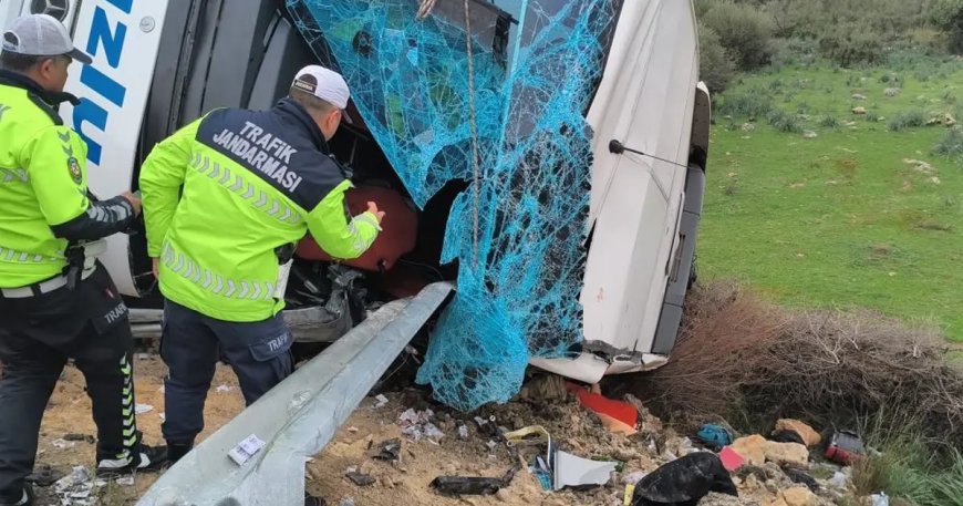 Antalya'da yolcu otobüsü devrildi