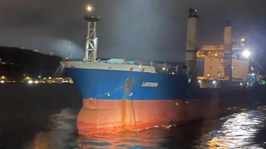 İstanbul Boğazı'nda faciadan dönüldü! Kıyıya sürüklenen yük gemisi kurtarıldı