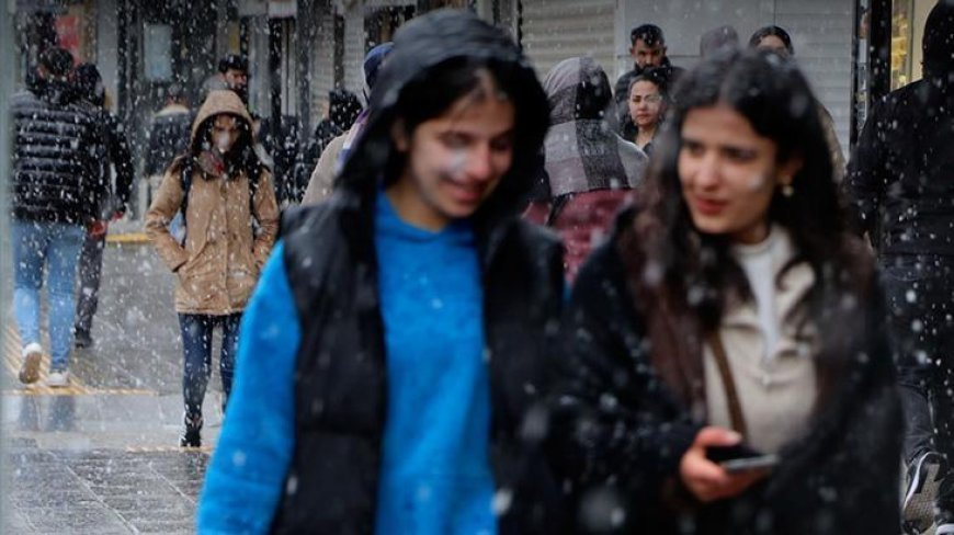 Son dakika... 53 il listede: Kar yağışı, kuvvetli sağanak ve fırtına! AKOM, saat verdi kritik uyarıyı yaptı