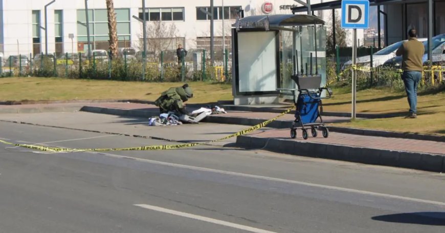 AVM önündeki durakta bomba paniği