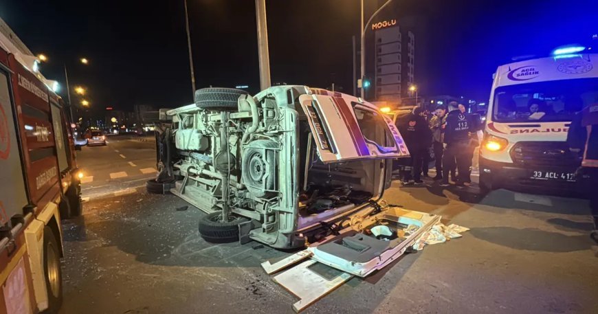 Hasta taşıyan ambulans kaza yaptı. 5 kişi yaralandı