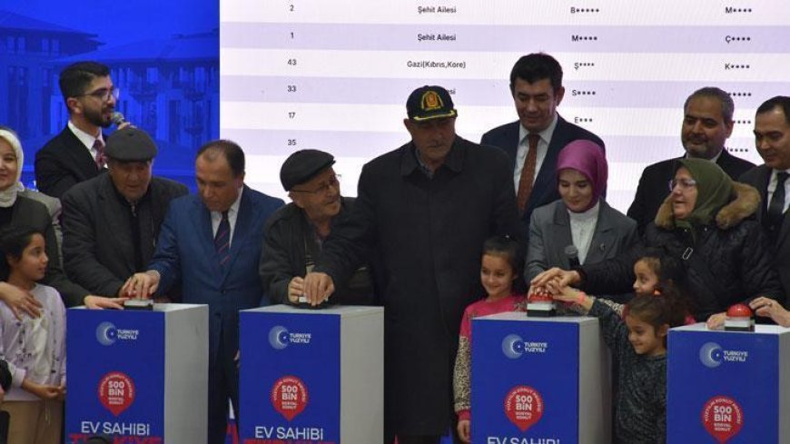 Bakan Göktaş, Afyonkarahisar'da TOKİ kura çekilişinde konuştu