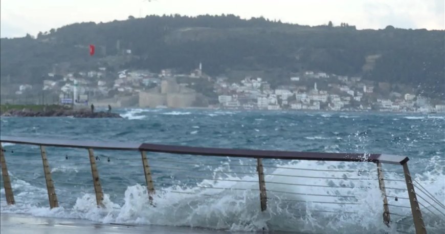 Çanakkale'de transit gemi geçişine fırtına engeli