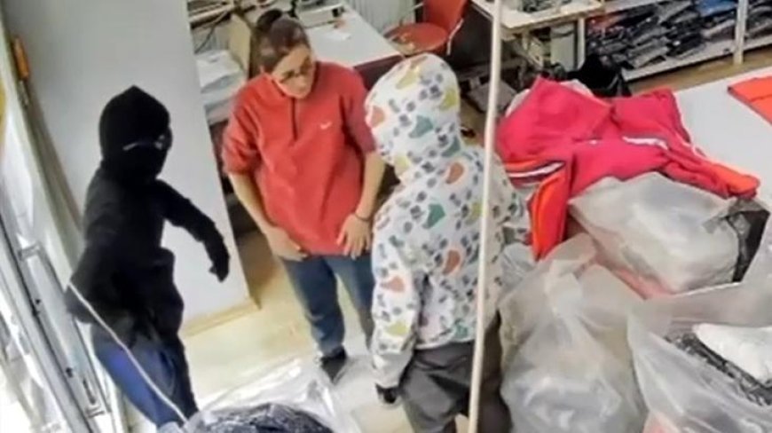 Terzi kadın hırsızlık şüphelilerine böyle direndi! 'Tokatlayıp, dışarı attım'