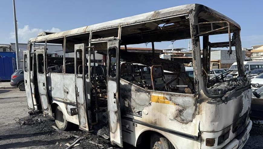 İzmir'de park halindeki midibüste yangın! 16 yaşındaki çocuk hayatını kaybetti