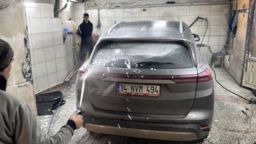 Tekirdağ'da toz taşınımı; araçlar çamurla kaplandı