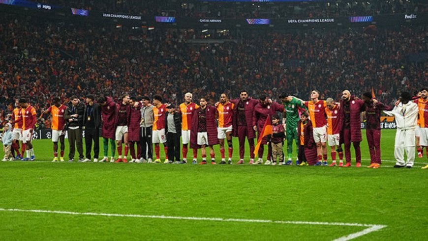 Galatasaray, galibiyeti taraftarıyla kutladı!