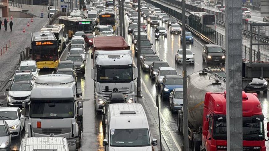 İstanbul trafiği durma noktasında! Yoğunluk yüzde 90’a kadar yükseldi