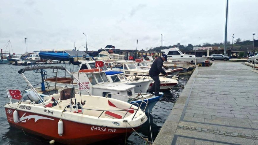Tekirdağ'da fırtına; eğitim uçuşları iptal edildi, balıkçılar denize açılamadı