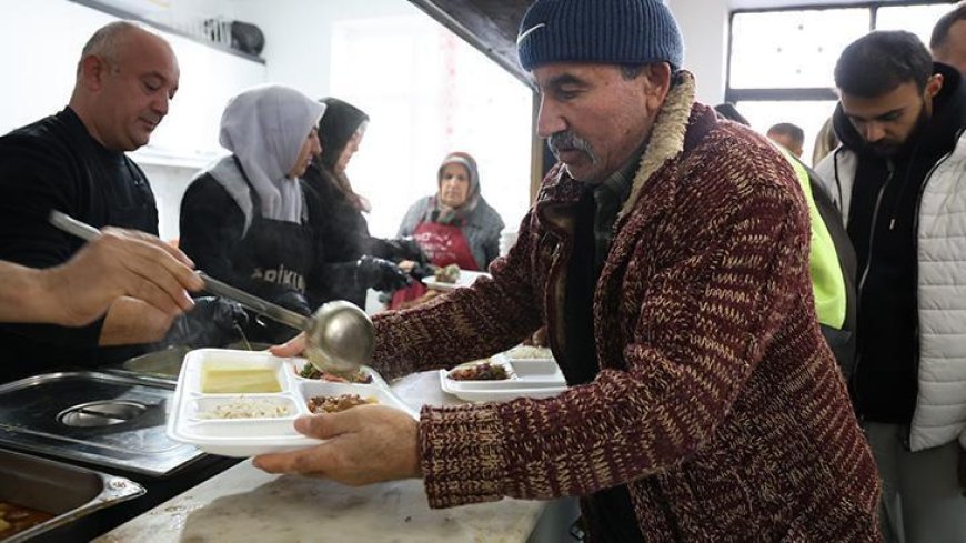 Bu köyde iftar vakti evde yemek yasak! Muhtarın kararını 5 yıldır 'birlikte' uyguluyorlar