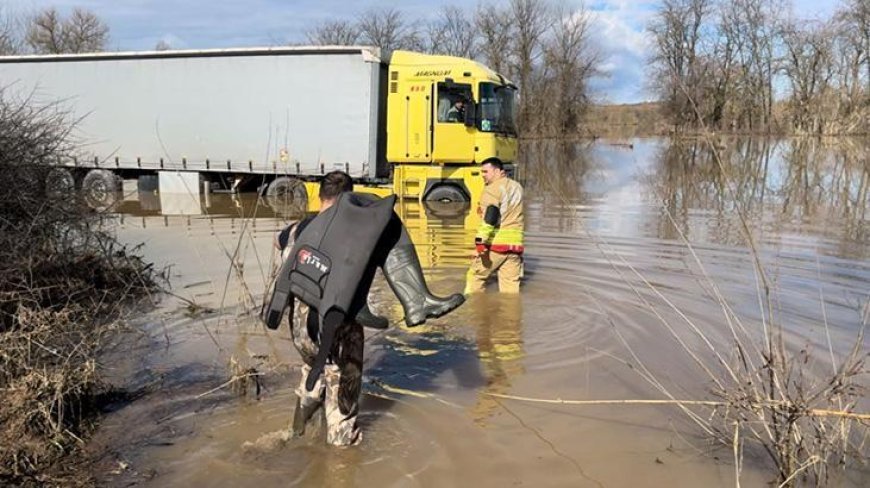 Edirne'de sel sularının ortasında 3 günlük esaret!