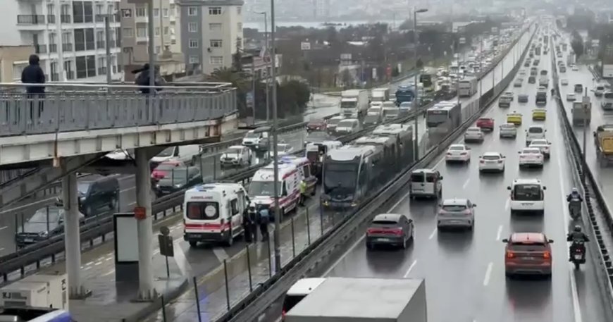 Avcılar'da metrobüs kazası. Yaralılar var