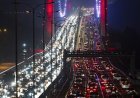 İstanbul'da gece saatlerinde trafik yoğunluğu!