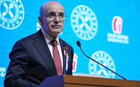 Türkiye ekonomisi 2025'te büyüdü! Bakan Şimşek'ten ilk yorum