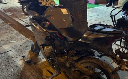 Otomobille çarpışan motosiklet sürücüsü yaralandı