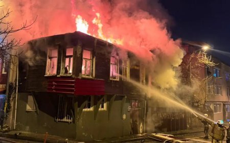 Üsküdar'da iki metruk binada yangın