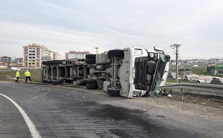 Tekirdağ'da devrilen TIR'ın sürücüsü yaralandı