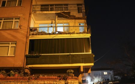 İstanbul'da balkonu çöken apartman tahliye edildi