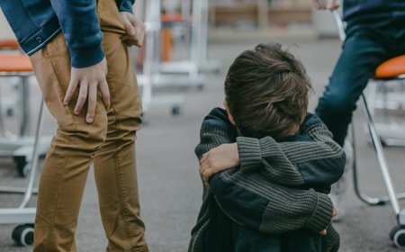 Akran ve veli zorbalığı. "Seni babama öldürtürüm" diyen öğrencinin velisi okulu birbirine kattı