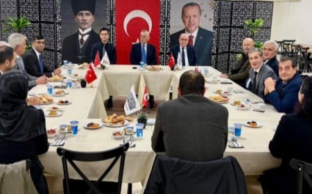 KAYMAKAM GÜNLÜ MUHTARLARLA İFTARDA BİR ARAYA GELDİ