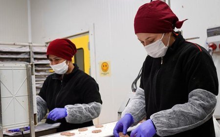 Sanayide kadın gücü; hem üretiyorlar hem de aile ekonomisine katkı sağlıyor