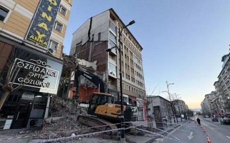 Yıkım sırasında korkulan oldu! 21 daire hemen boşaltıldı