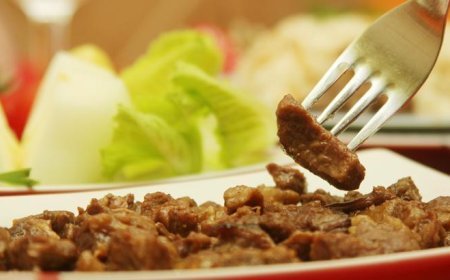 Mersin'de belediye aşevinde skandal! Dağıtılan kavurmadan 'yarış atı çipi' çıktı