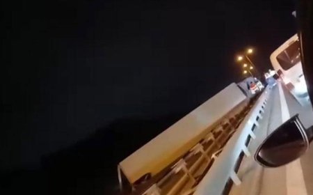 Büyükçekmece TEM Otoyolu'nda TIR devrildi; trafikte yoğunluk oluştu