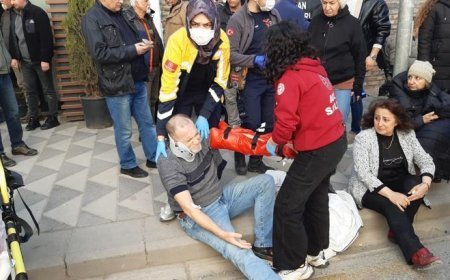 Kırmızı ışıkta duran araca çarptıktan sonra yayaların arasına daldı