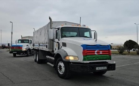Azerbaycan'dan İran'a 82 tonluk insani yardım malzemesi gönderildi