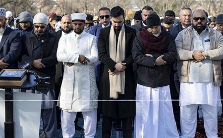 Görevdeki ilk bayram namazını kılan Mamdani'den dikkat çeken mesaj