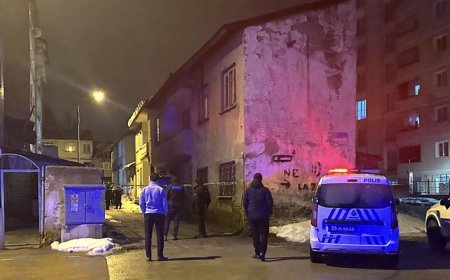 Sokakta boğazı kesilerek öldürüldü