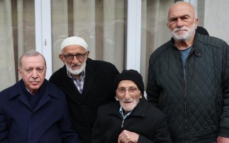 Cumhurbaşkanı Erdoğan, baba ocağındaki komşularıyla bayramlaştı