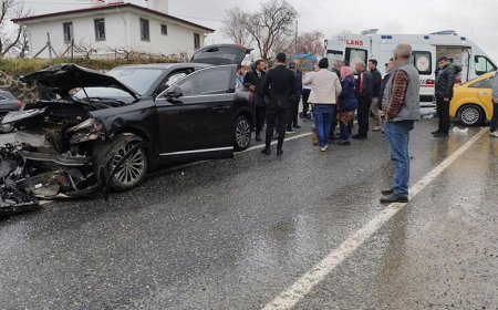AK Parti konvoyunda kaza! 2 kişi yaralandı