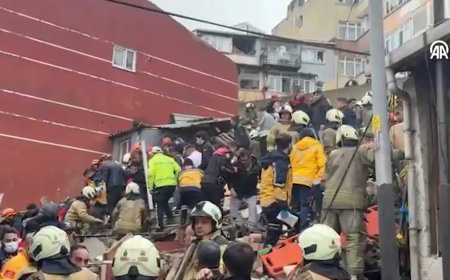 Fatih'te patlama sonrası iki bina çöktü. Olay yerinden ilk görüntüler