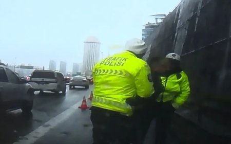 Seyir halindeyken boğuluyordu. Kornaya basıp yardım istedi, imdadına polis yetişti