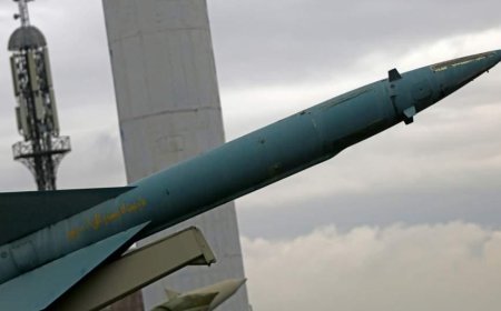 Tahran’da savaş devam ederken füze geçidi! İran’dan ABD ve İsrail’e 'yerli silahlı' gövde gösterisi