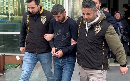 Eşini 5 bıçak darbesiyle ağır yaralayıp, yanındaki erkeği öldüren sanığa 'tahrik' indirimiyle 16 yıl hapis